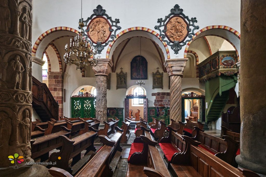 Wnętrze kościoła pw. Świętej Trójcy w Strzelnie