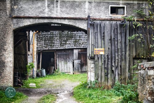 Budynek nr 2 — wjazd na podwórze, ul. Spółdzielców; Grzmiąca, Obniżenie Noworudzkie